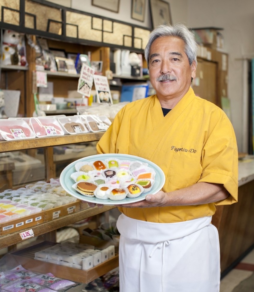 brian kito with mochi plate display